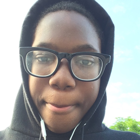 Meet your Posher, Ayo - Picture 1 of 1